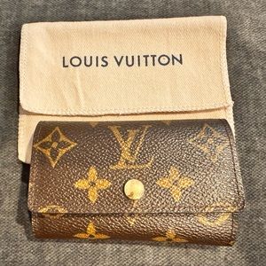 Louis Vuitton 6 key holder